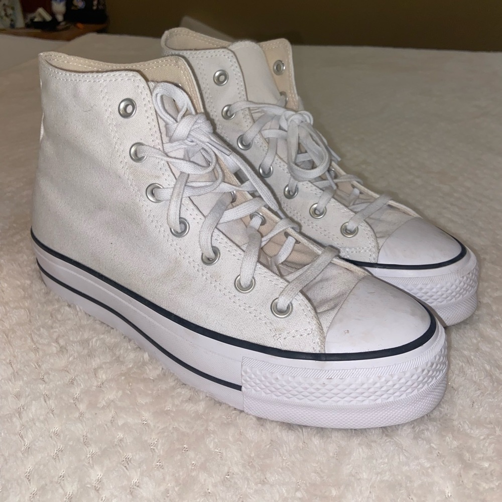 Platform Chuck Taylor converse high tops women’s size 10